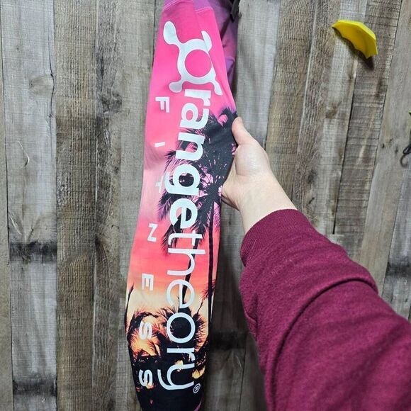 5/$25 Orange Theory Fitness Leggings Sunset Paradise Capri Mid Rise Pink Womens - Picture 3 of 5